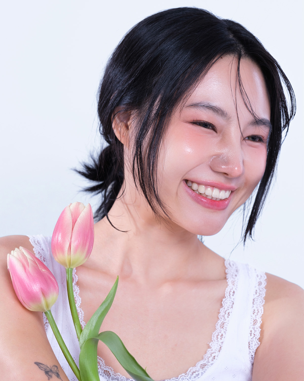 Clean Girl — smiling with pink tulips